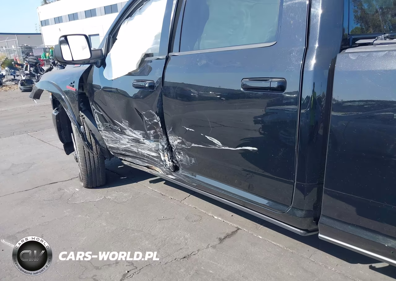 2019 Ram 2500 Laramie 4X4 8' Box VIN:3C6UR5KL9KG654089 - 14