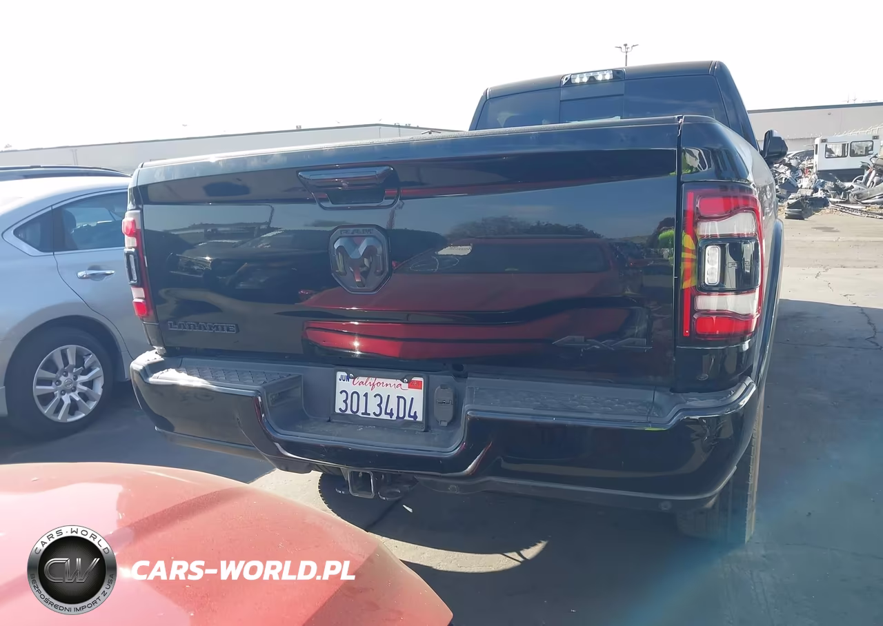 2019 Ram 2500 Laramie 4X4 8' Box VIN:3C6UR5KL9KG654089 - 16