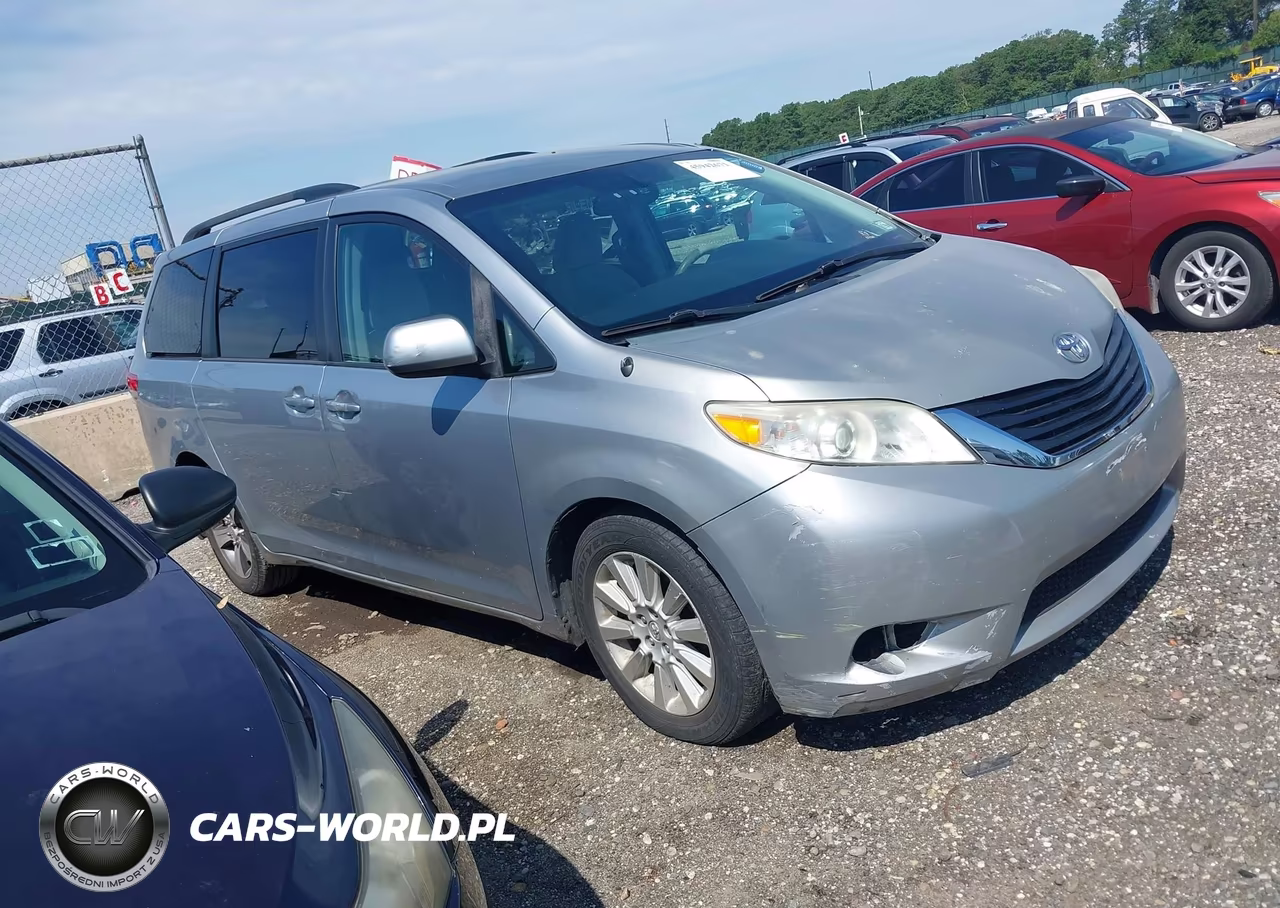 2014 Toyota Sienna Le 7 Passenger – zdjęcie 1 z 17