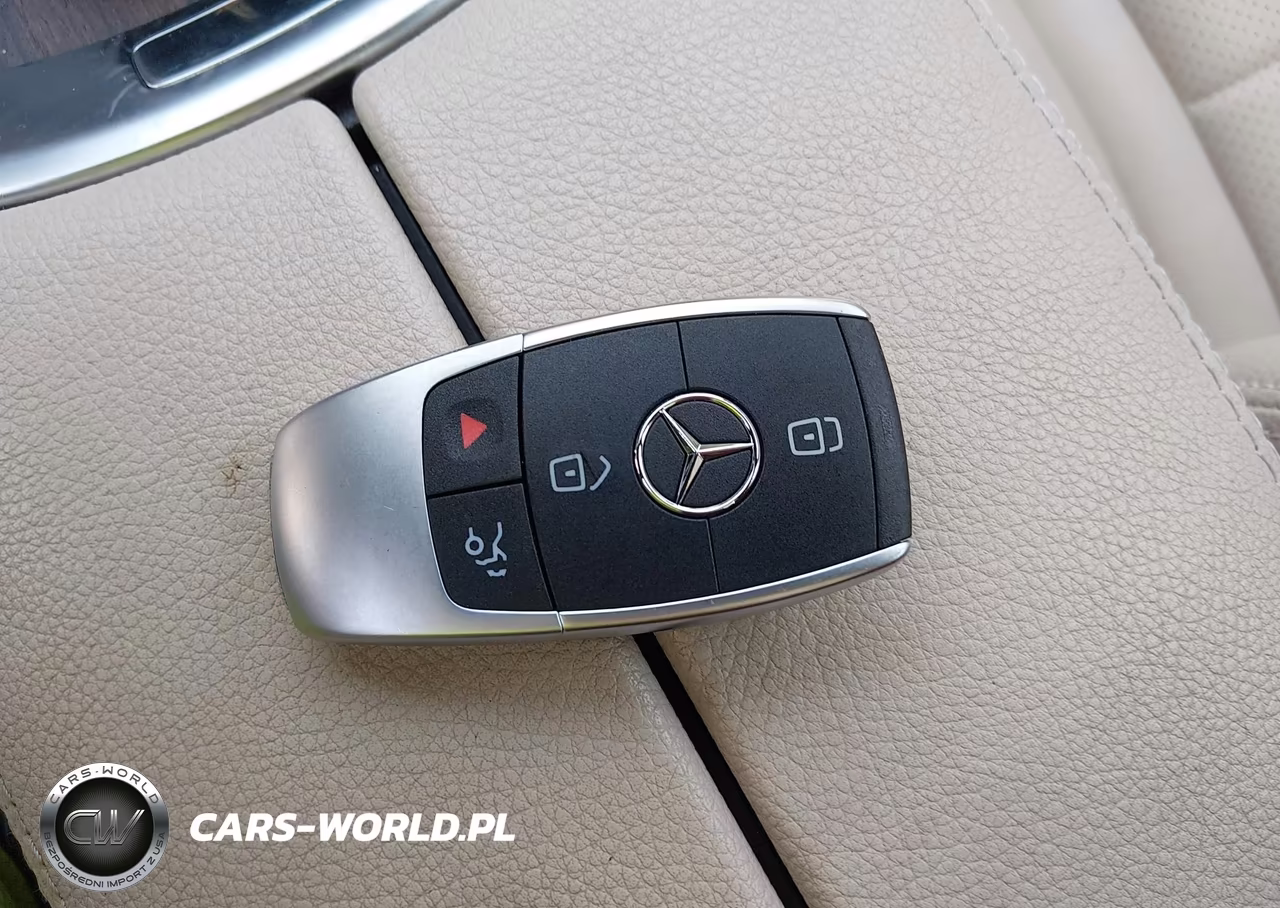 2019 Mercedes-Benz C 300 4Matic VIN:55SWF8EB7KU310165 - 11