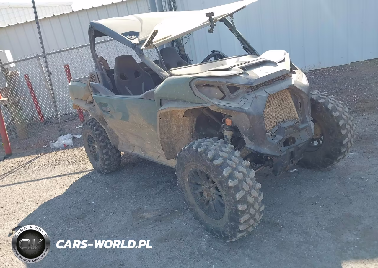 2023 Can-Am Commander Dps 700