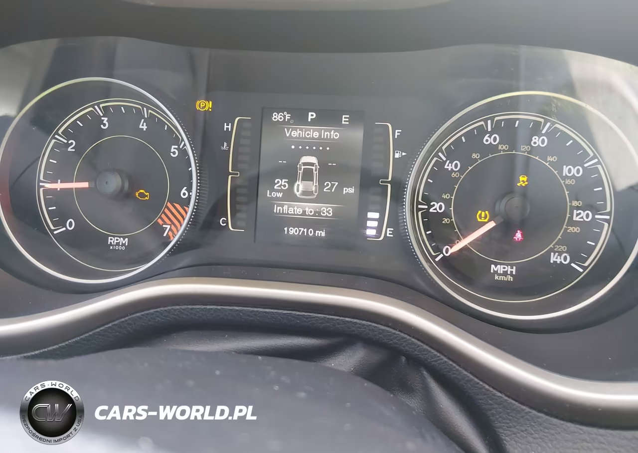2014 Jeep Cherokee Latitude VIN:1C4PJLCB9EW205881 - 7