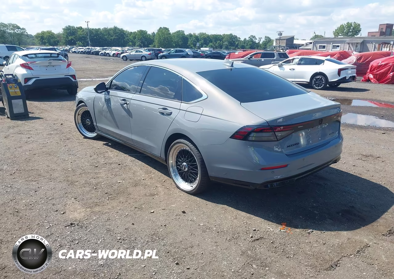 2024 Honda Accord Hybrid Touring VIN:1HGCY2F83RA055324 - 3