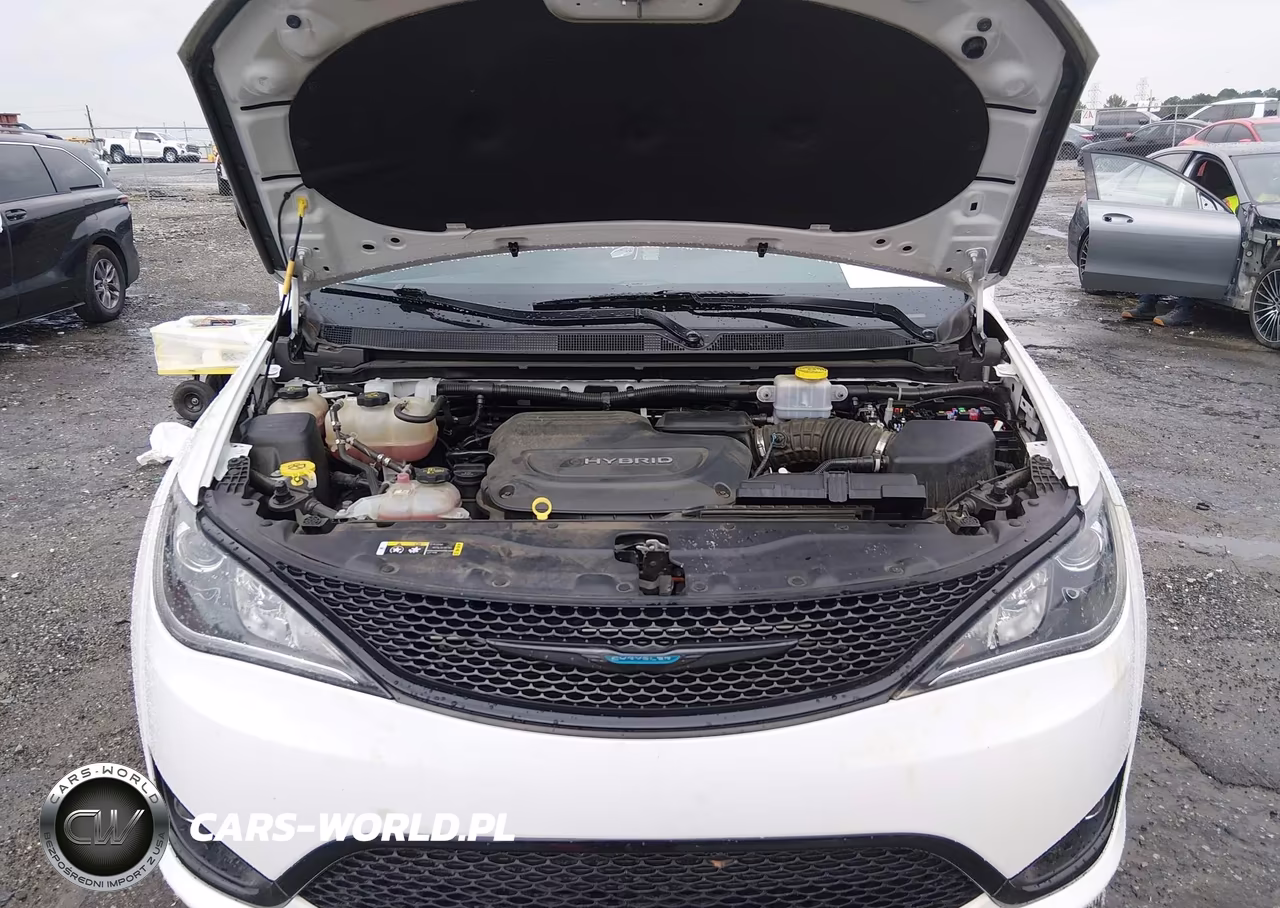 2020 Chrysler Pacifica Hybrid Touring L VIN:2C4RC1L75LR263348 - 10