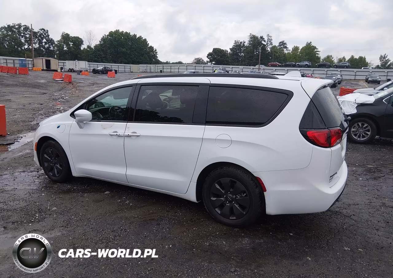 2020 Chrysler Pacifica Hybrid Touring L VIN:2C4RC1L75LR263348 - 15
