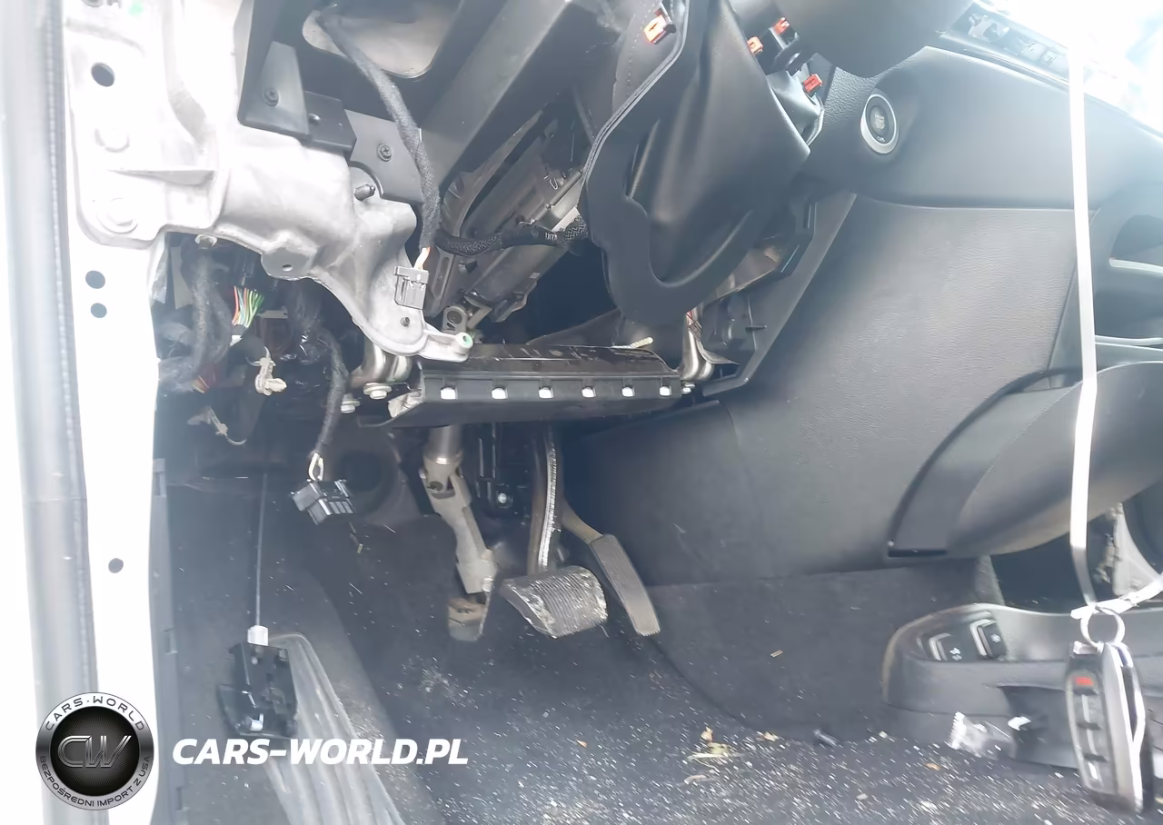 2020 Chrysler Pacifica Hybrid Touring L VIN:2C4RC1L75LR263348 - 18