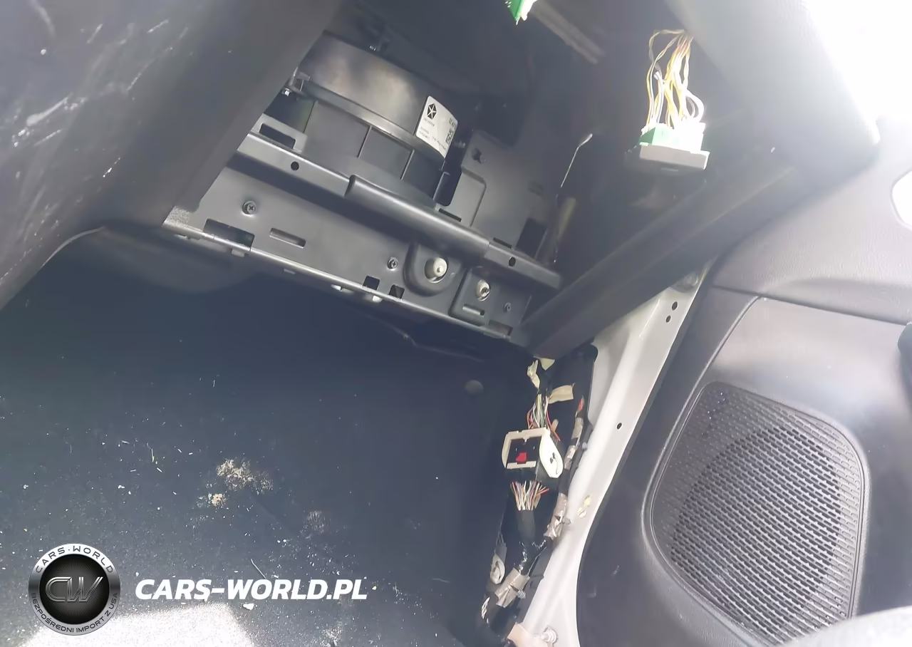 2020 Chrysler Pacifica Hybrid Touring L VIN:2C4RC1L75LR263348 - 19