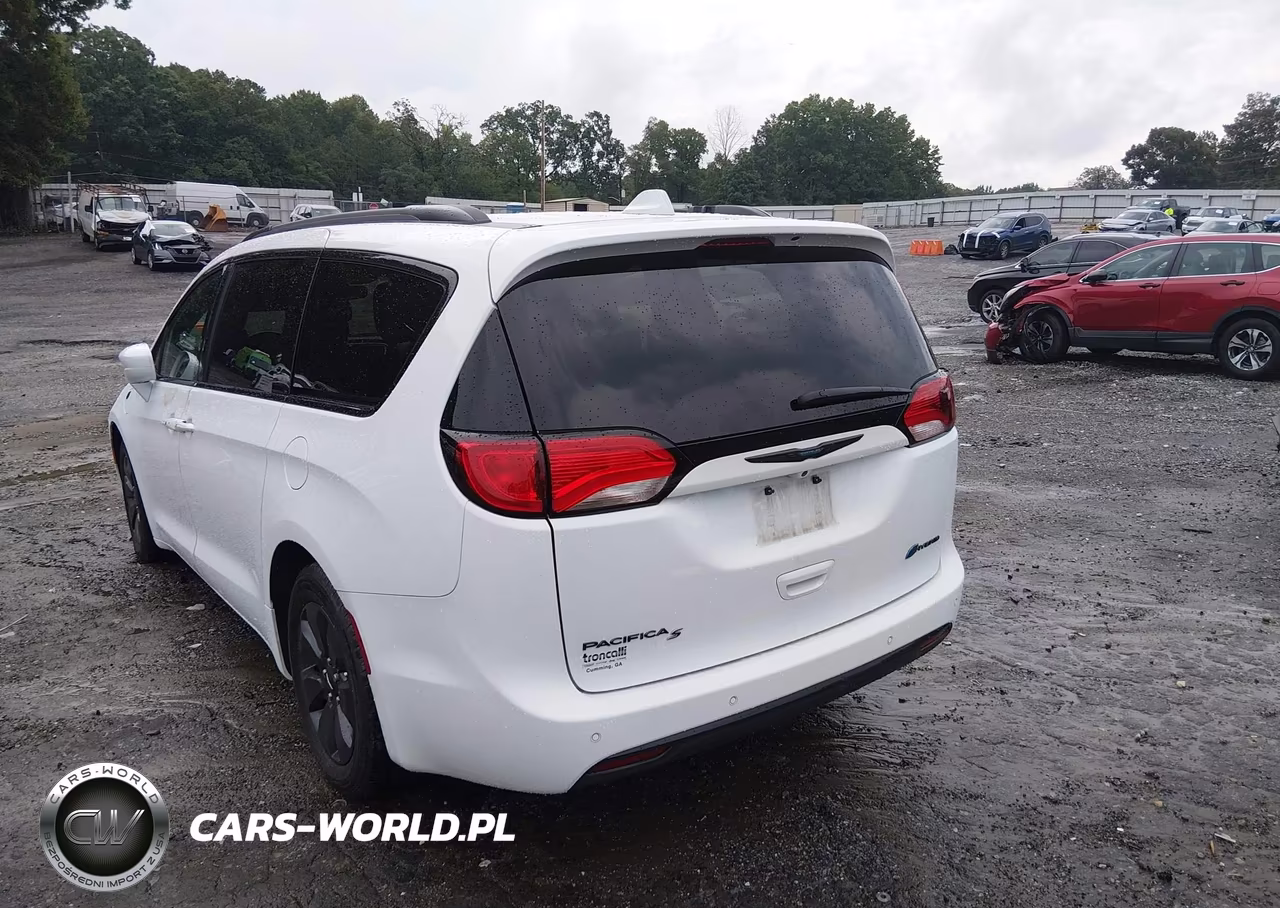 2020 Chrysler Pacifica Hybrid Touring L VIN:2C4RC1L75LR263348 - 3
