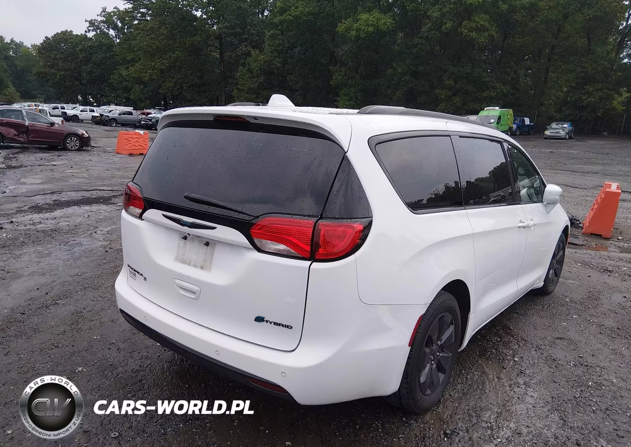 2020 Chrysler Pacifica Hybrid Touring L VIN:2C4RC1L75LR263348 - 4