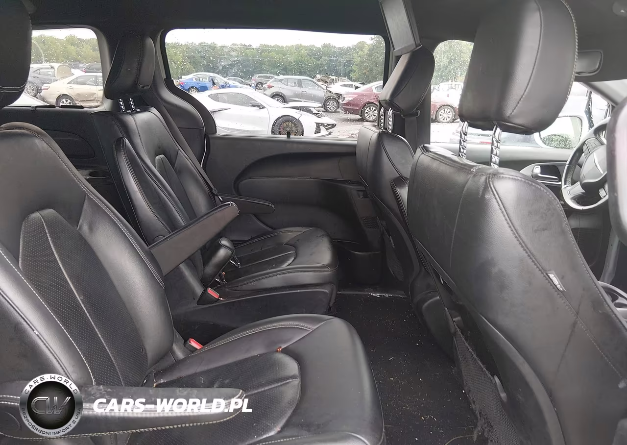 2020 Chrysler Pacifica Hybrid Touring L VIN:2C4RC1L75LR263348 - 5