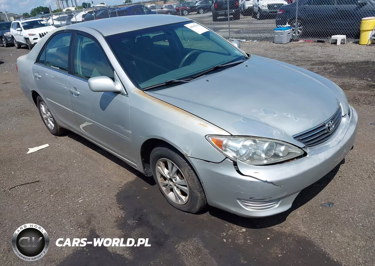 2005 Toyota Camry Le V6 – zdjęcie 1 z 12