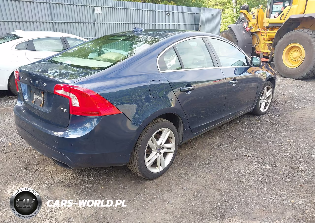 2015 Volvo S60 T5 Premier VIN:YV126MFK7F1361021 - 4