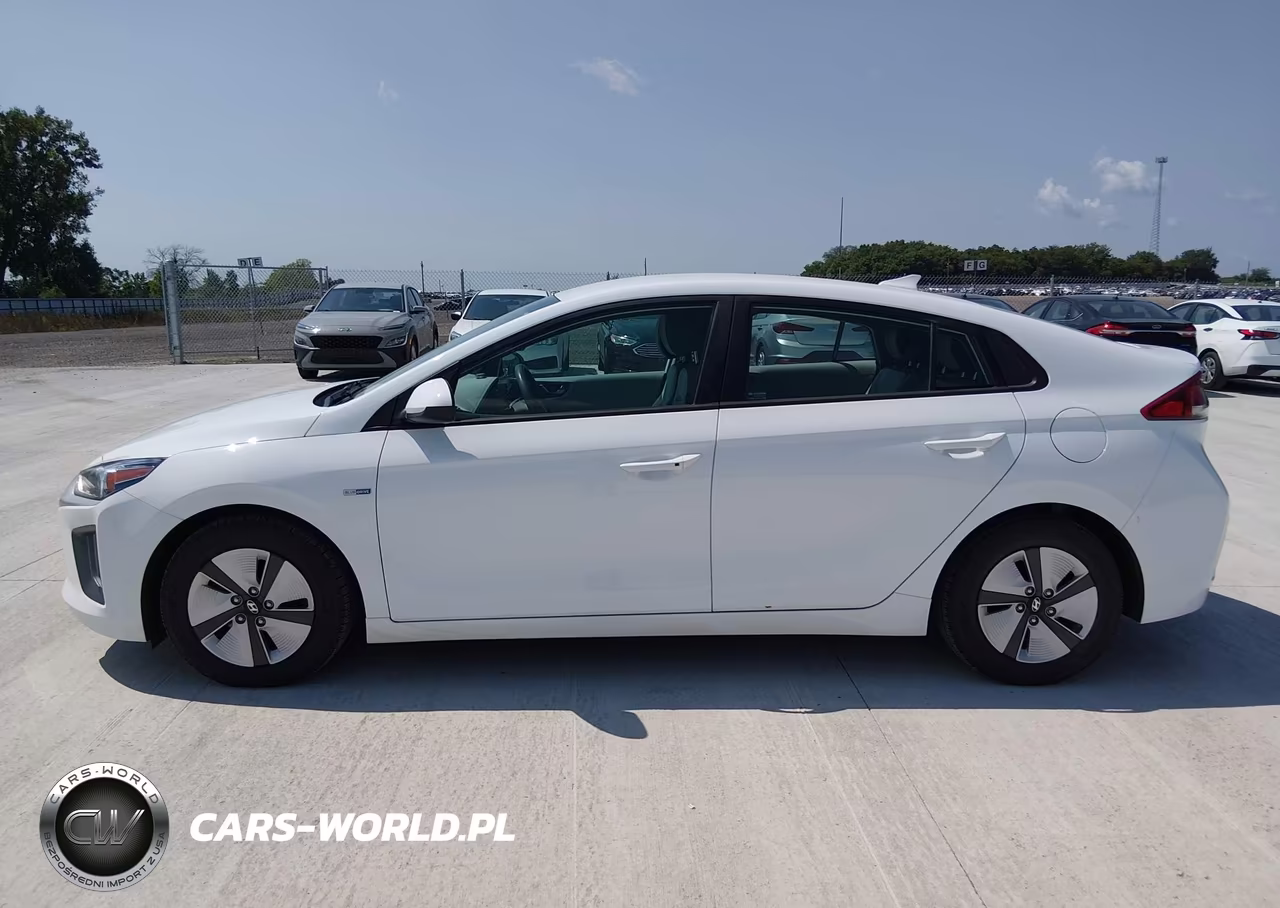 2020 Hyundai Ioniq Hybrid Blue VIN:KMHC65LC8LU233227 - 16