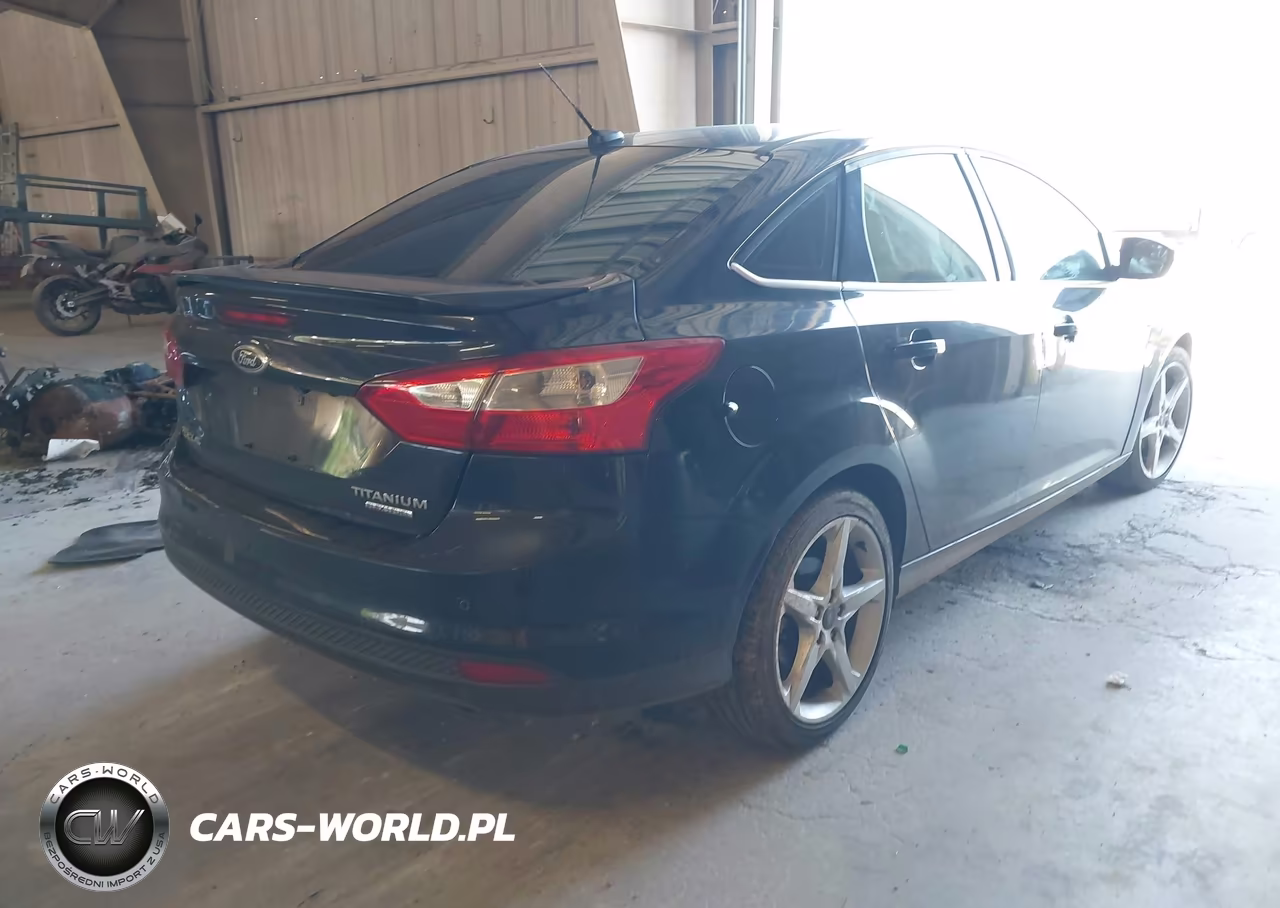 2013 Ford Focus Titanium VIN:1FADP3J2XDL334416 - 4