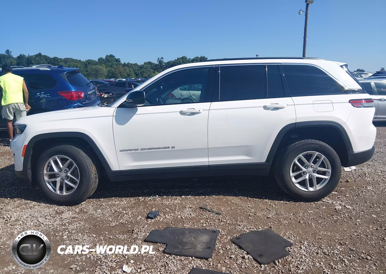 2024 Jeep Grand Cherokee Laredo X 4X4 VIN:1C4RJHAG4RC232935 - 14