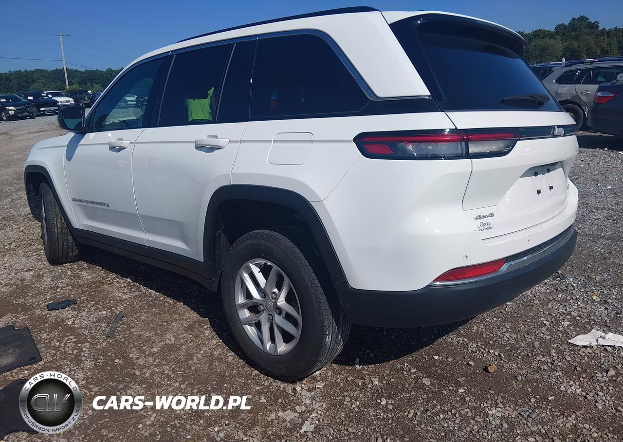 2024 Jeep Grand Cherokee Laredo X 4X4 VIN:1C4RJHAG4RC232935 - 3