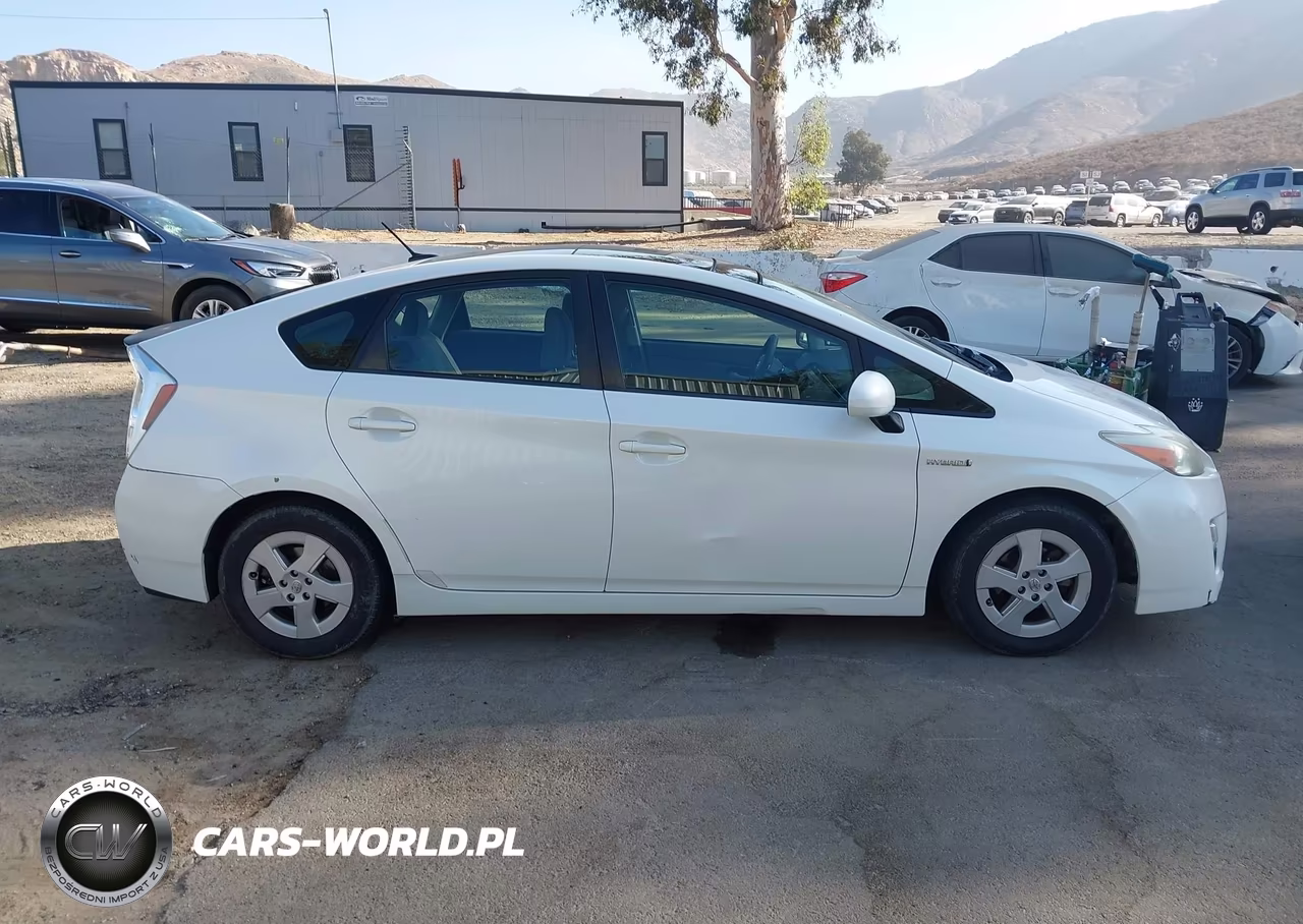 2011 Toyota Prius Three VIN:JTDKN3DU9B5315989 - 13