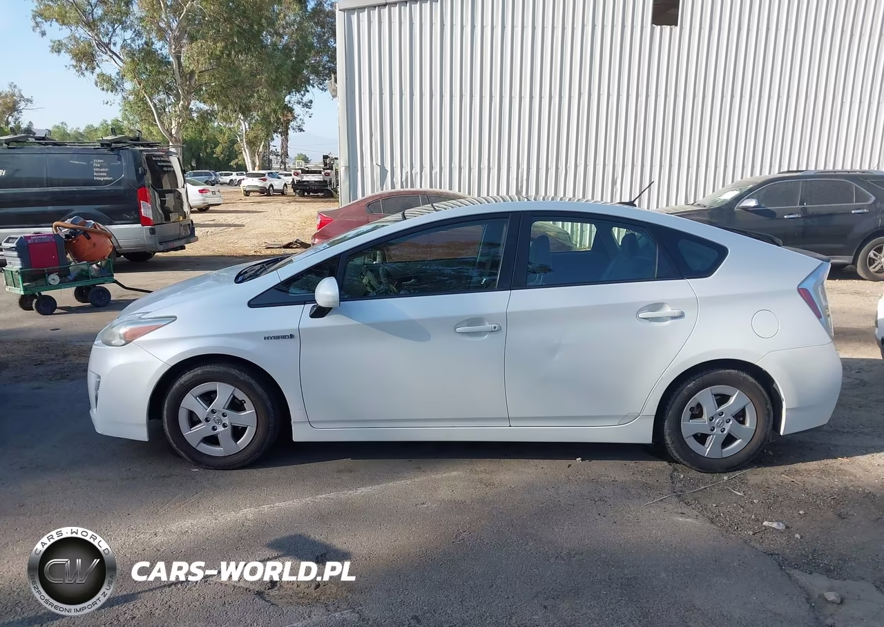 2011 Toyota Prius Three VIN:JTDKN3DU9B5315989 - 14