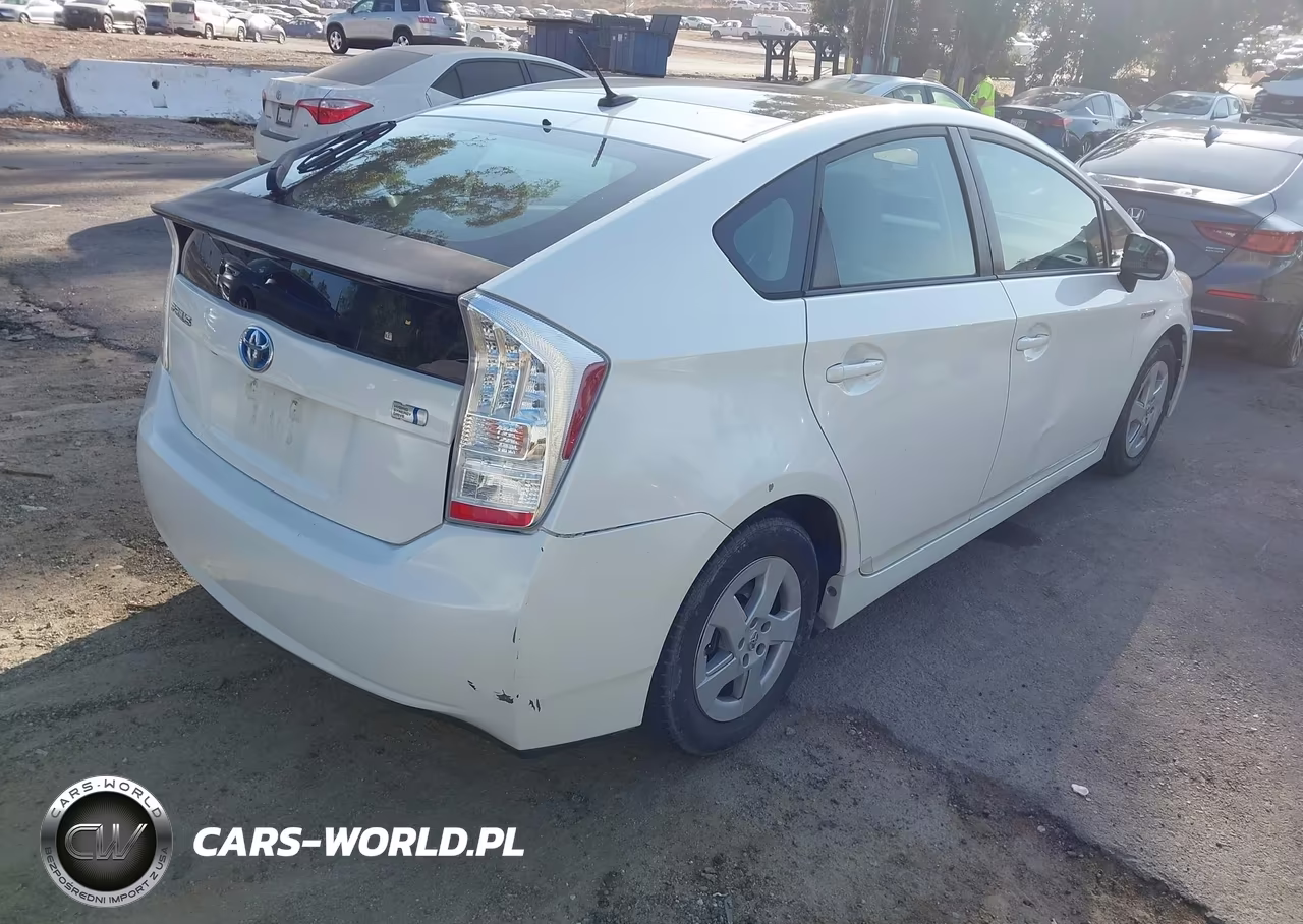 2011 Toyota Prius Three VIN:JTDKN3DU9B5315989 - 4