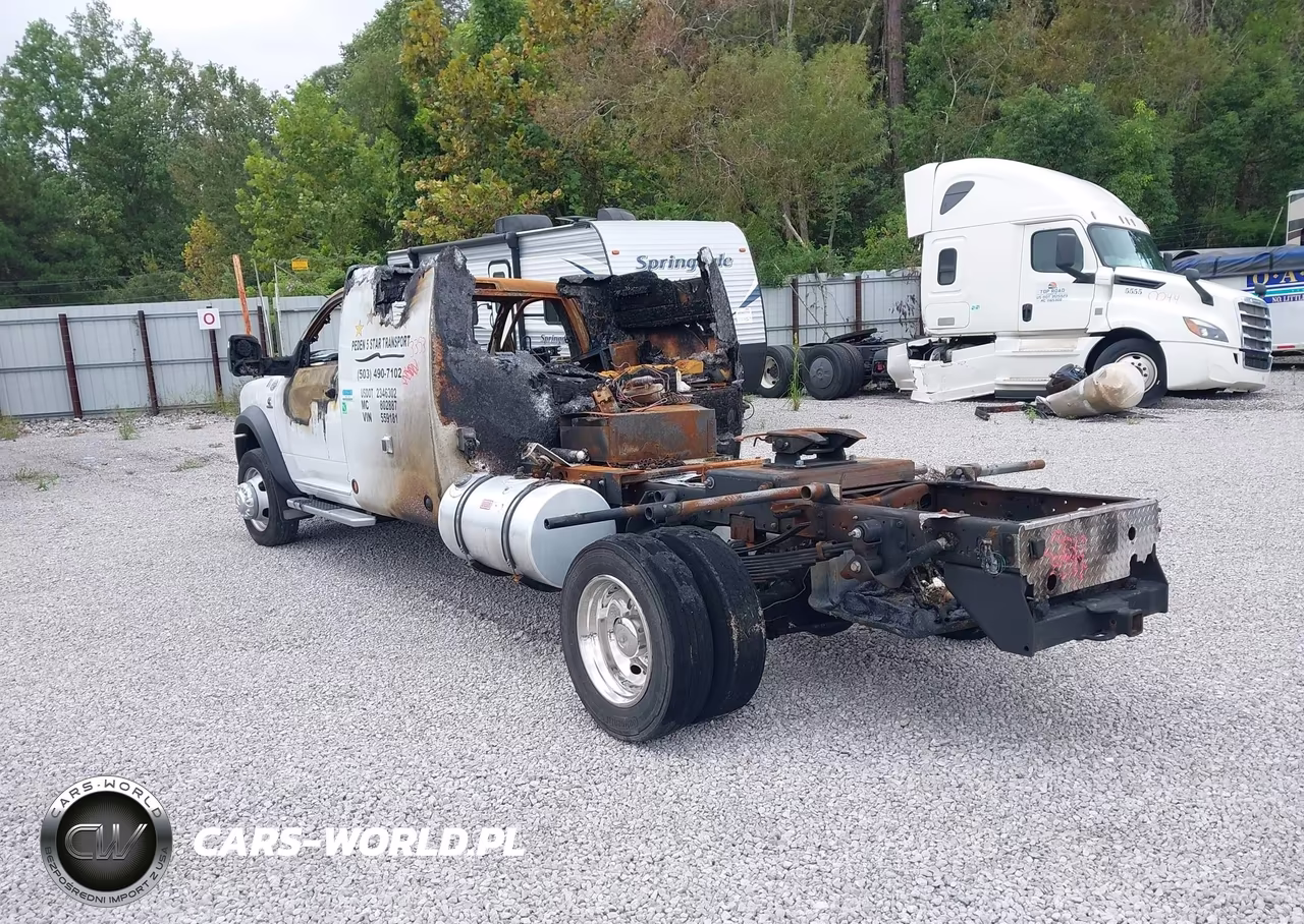 2025 Ram 5500 Chassis Tradesman-Big Horn VIN:3C7WRNDL2SG559181 - 3