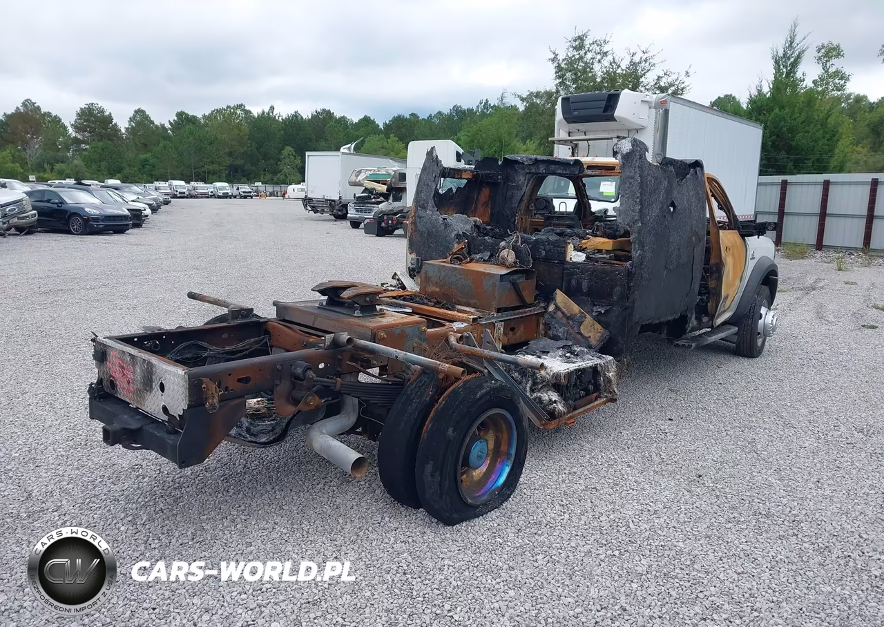 2025 Ram 5500 Chassis Tradesman-Big Horn VIN:3C7WRNDL2SG559181 - 4
