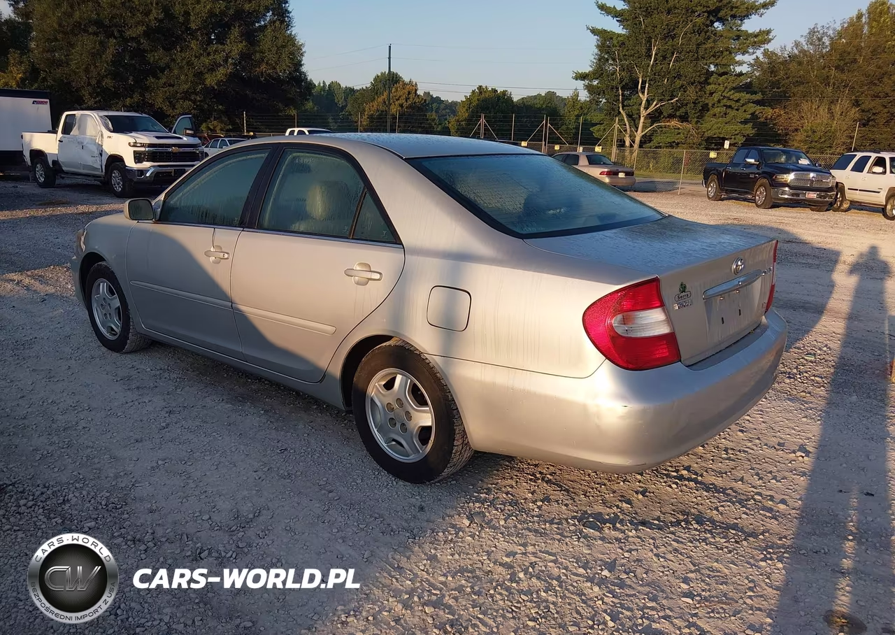 2002 Toyota Camry Le VIN:4T1BF32K32U010293 - 3