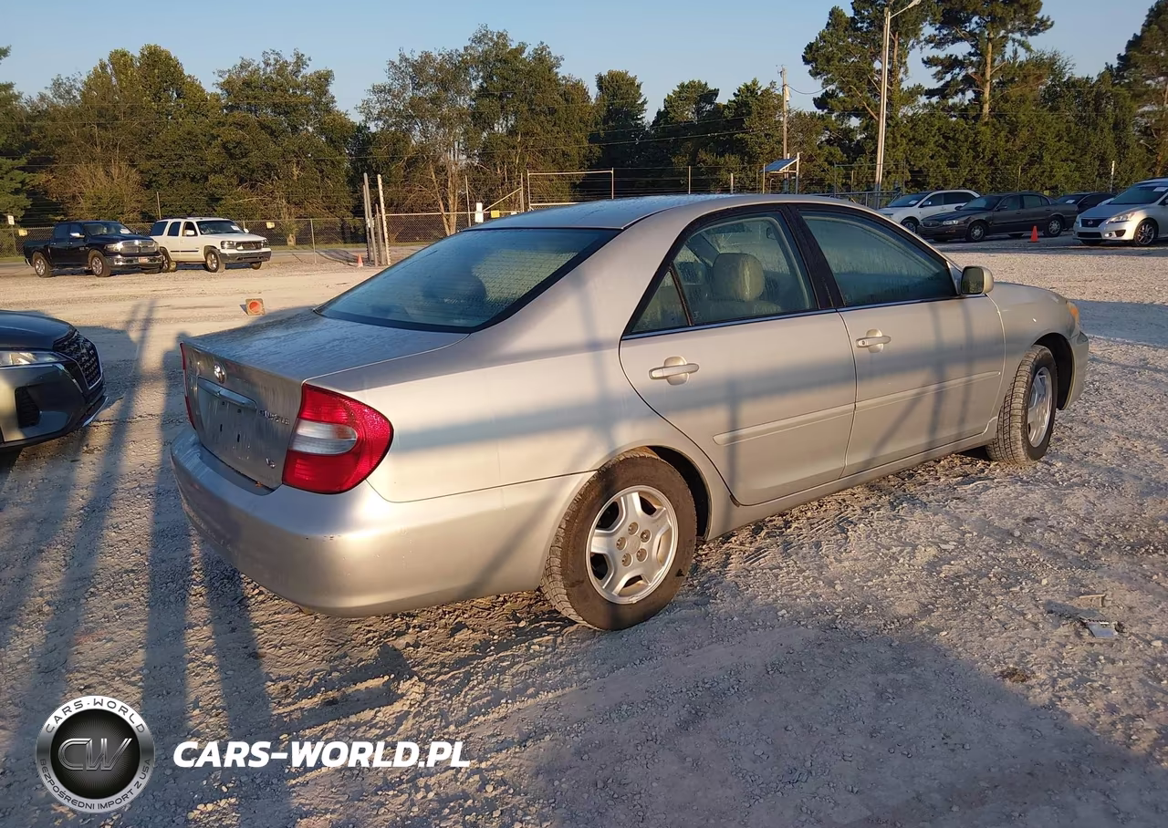 2002 Toyota Camry Le VIN:4T1BF32K32U010293 - 4