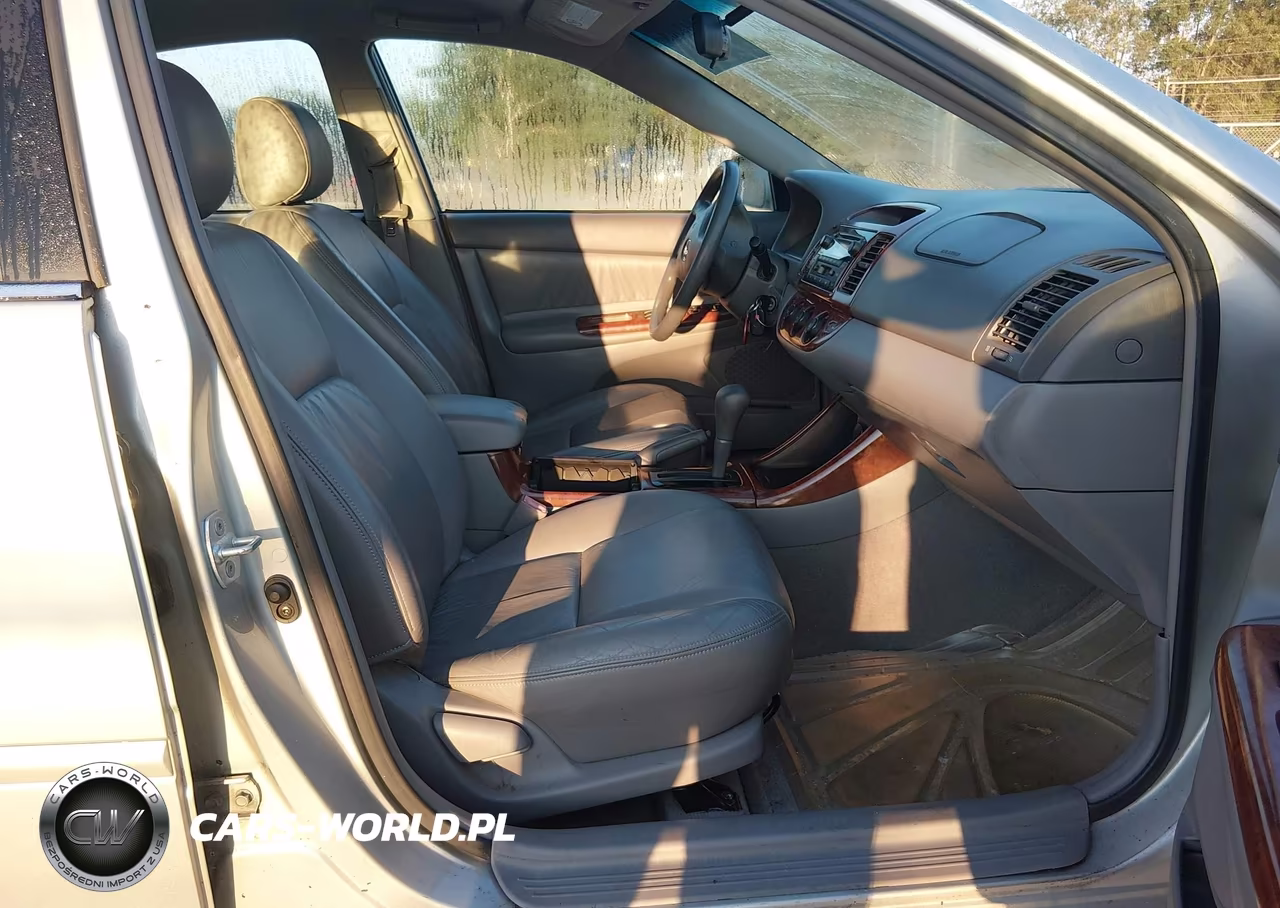 2002 Toyota Camry Le VIN:4T1BF32K32U010293 - 5
