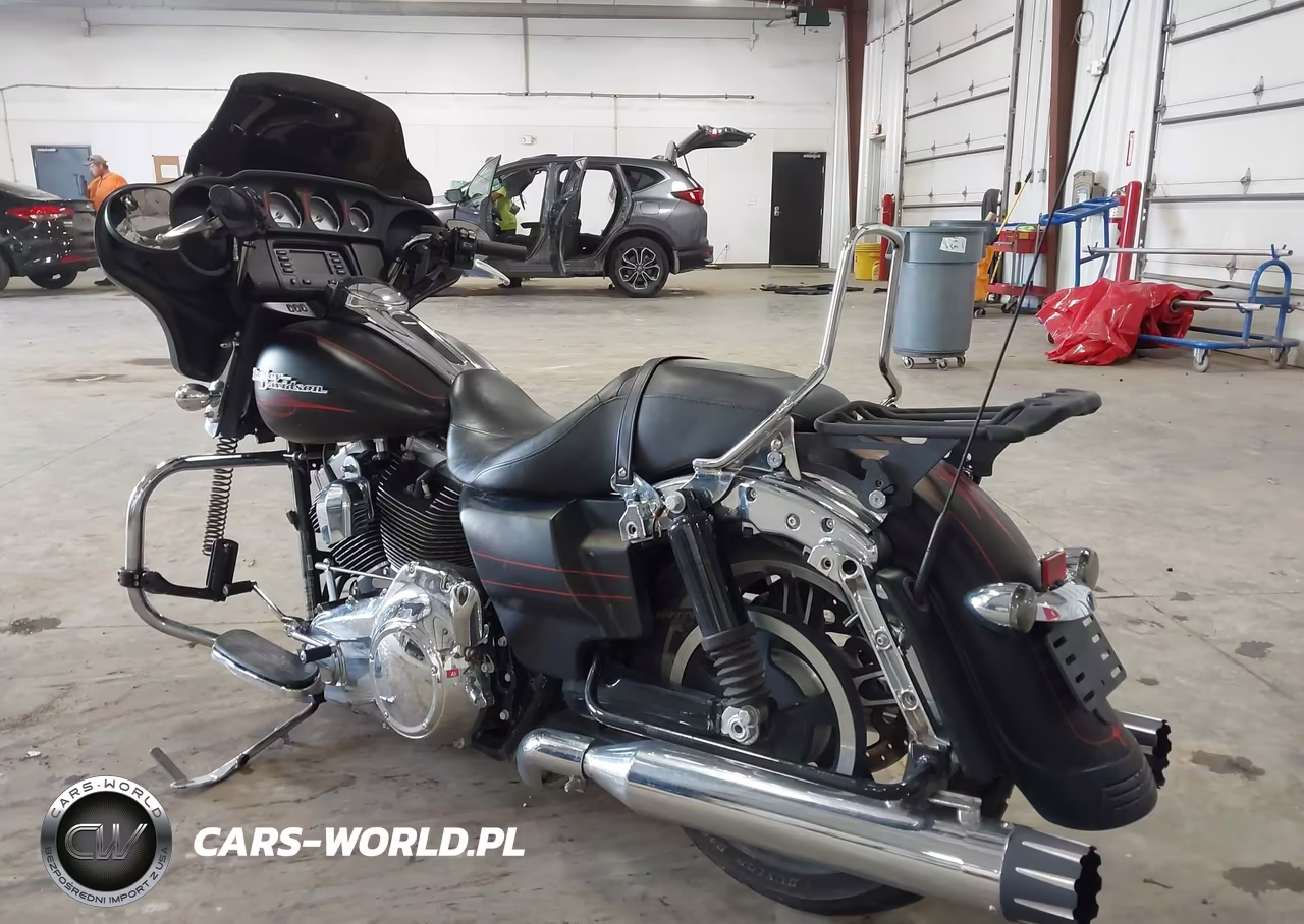 2016 Harley-Davidson Flhx Street Glide VIN:1HD1KBM16GB610978 - 3