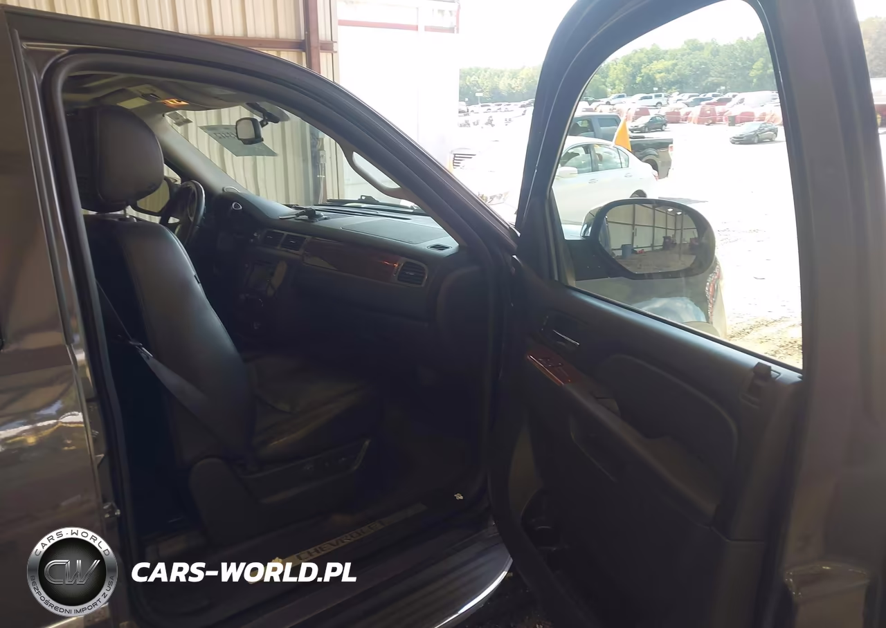 2010 Chevrolet Tahoe Ltz VIN:1GNUCCE06AR104984 - 5