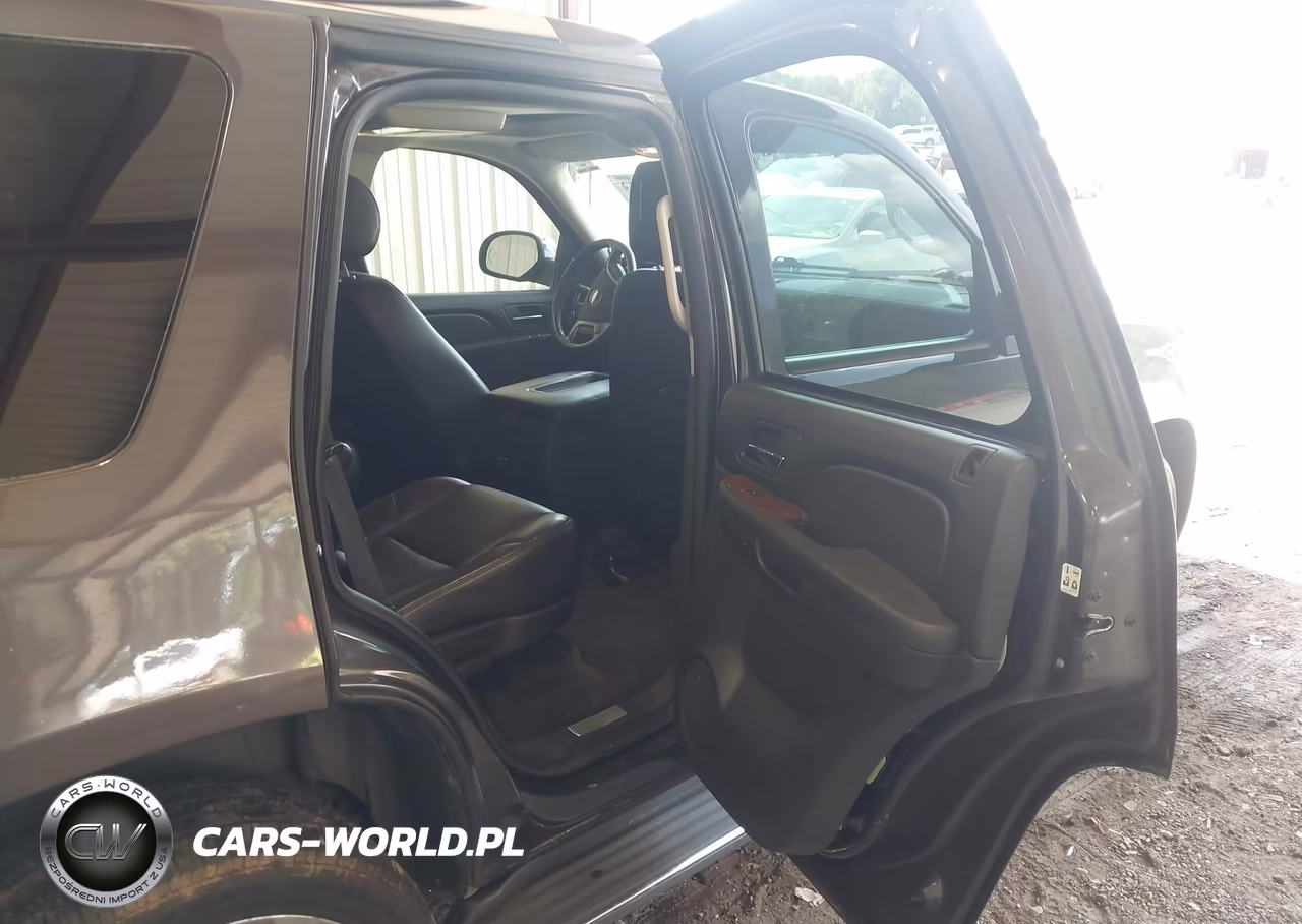2010 Chevrolet Tahoe Ltz VIN:1GNUCCE06AR104984 - 8