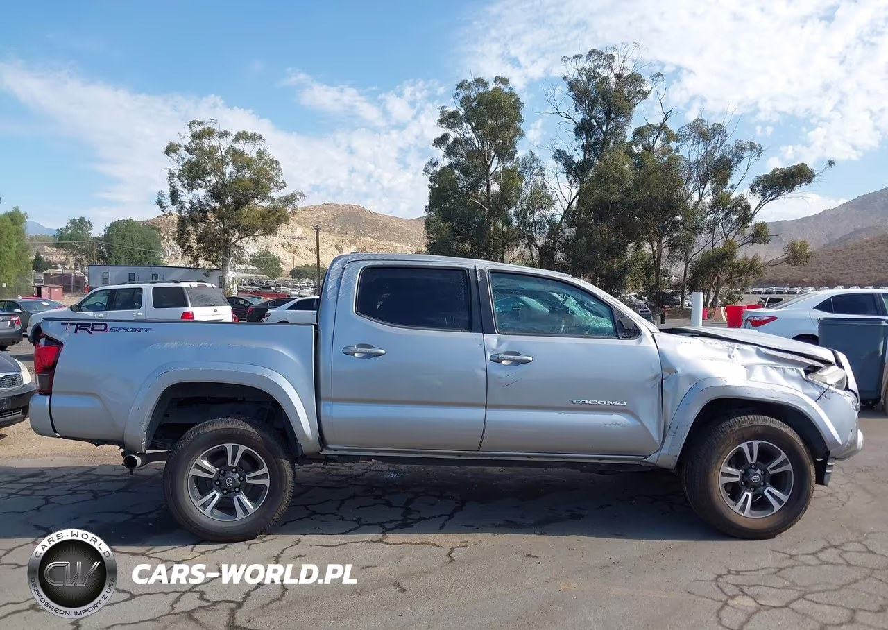 2018 Toyota Tacoma Trd Sport VIN:3TMAZ5CN1JM057255 - 12