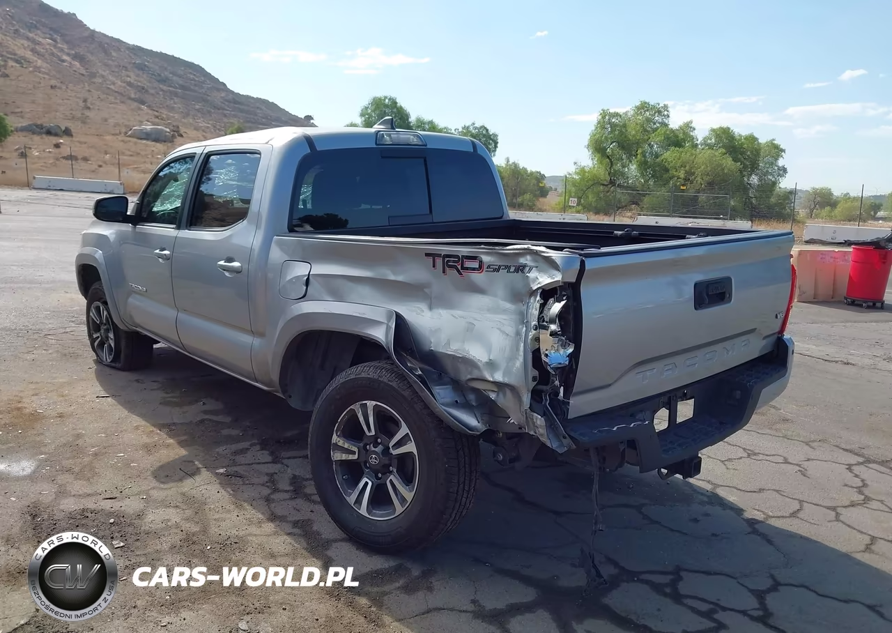 2018 Toyota Tacoma Trd Sport VIN:3TMAZ5CN1JM057255 - 3