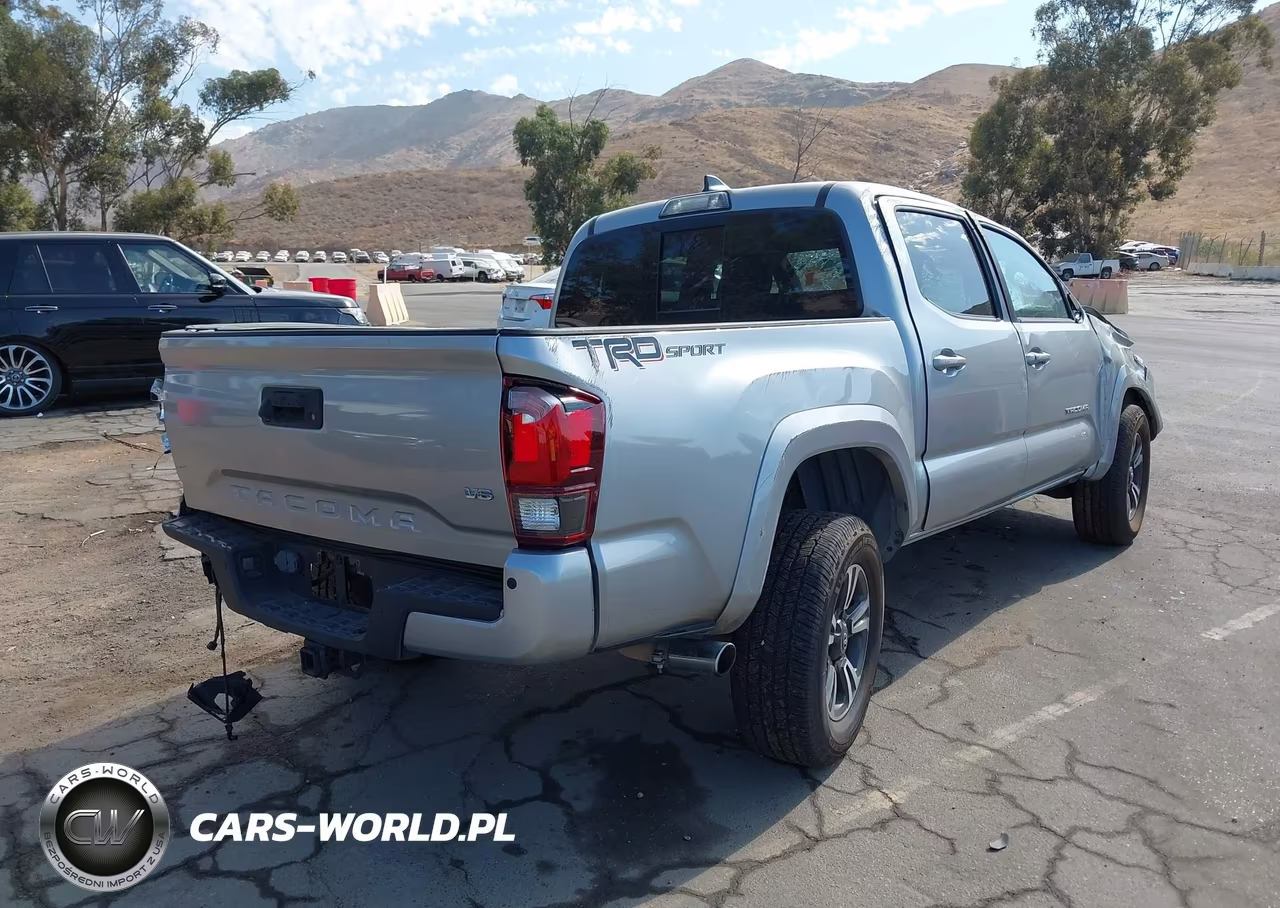 2018 Toyota Tacoma Trd Sport VIN:3TMAZ5CN1JM057255 - 4