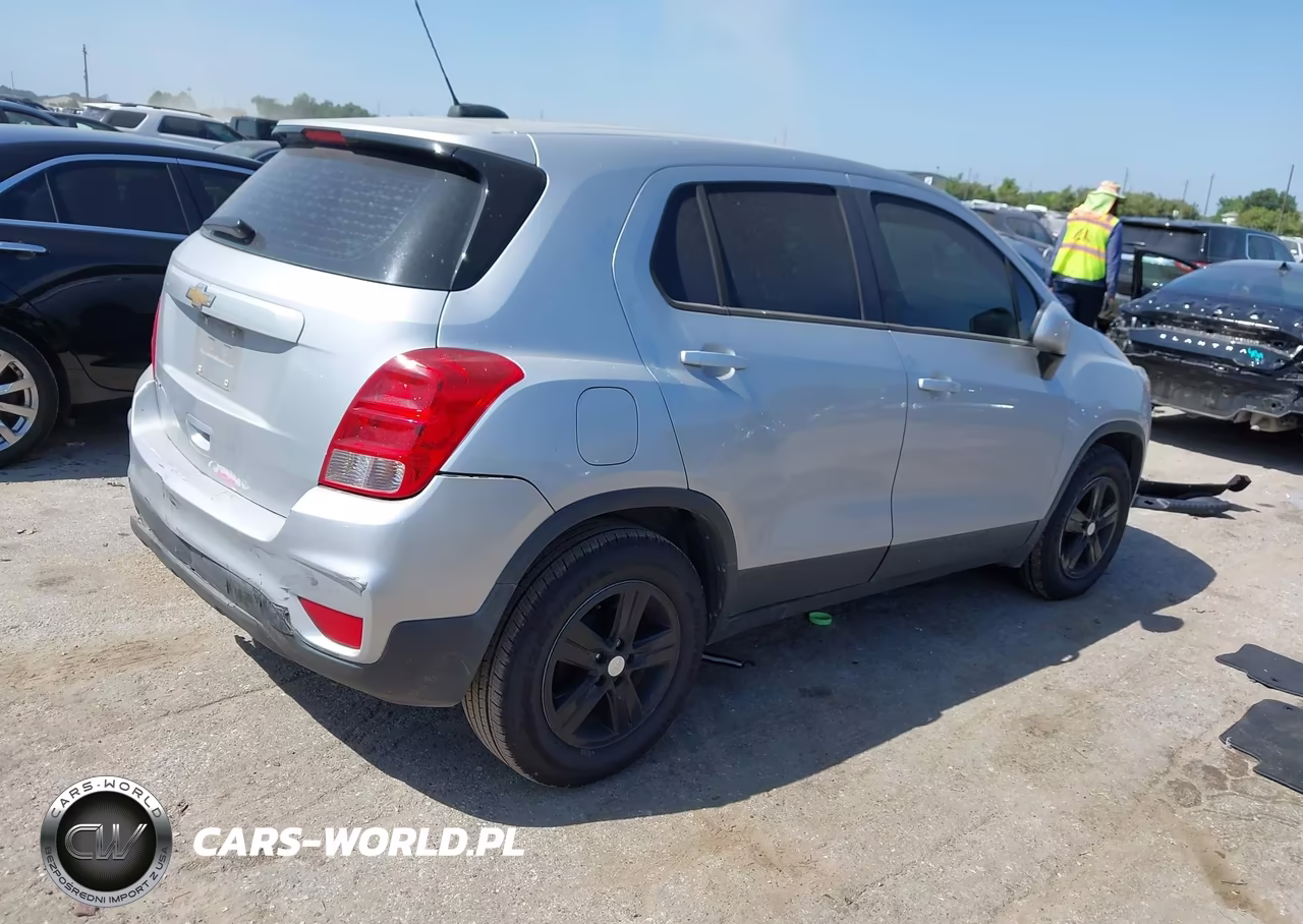 2019 Chevrolet Trax Ls VIN:3GNCJKSB8KL355838 - 4