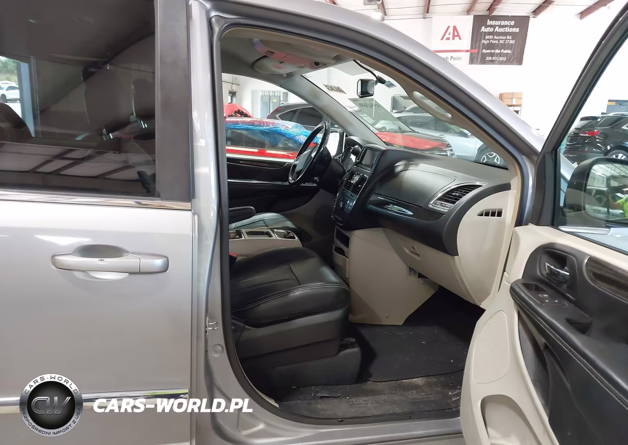 2016 Chrysler Town & Country Touring VIN:2C4RC1BG6GR288766 - 5