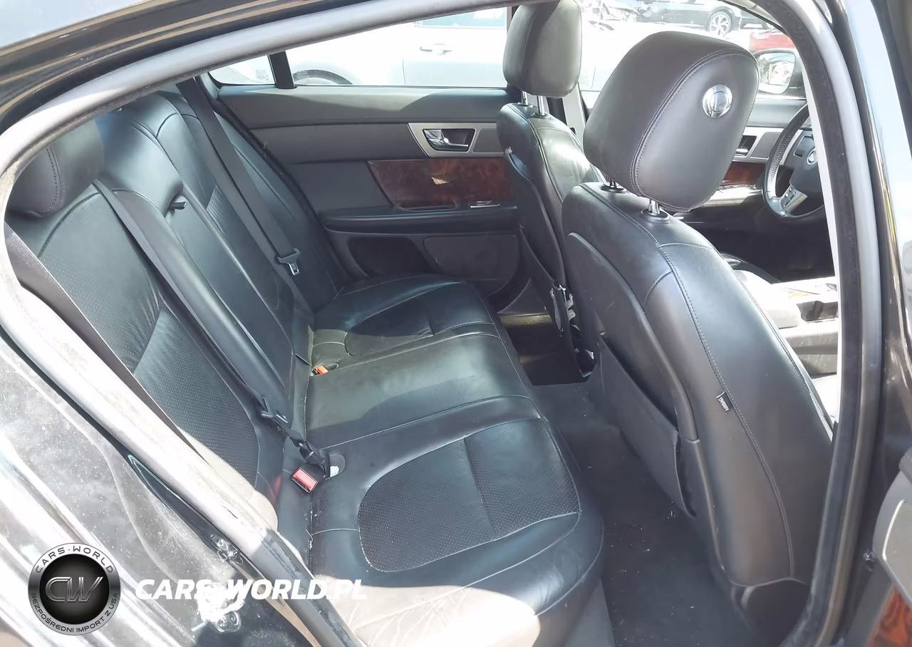2011 Jaguar Xf Premium VIN:SAJWA0GB8BLR91319 - 8