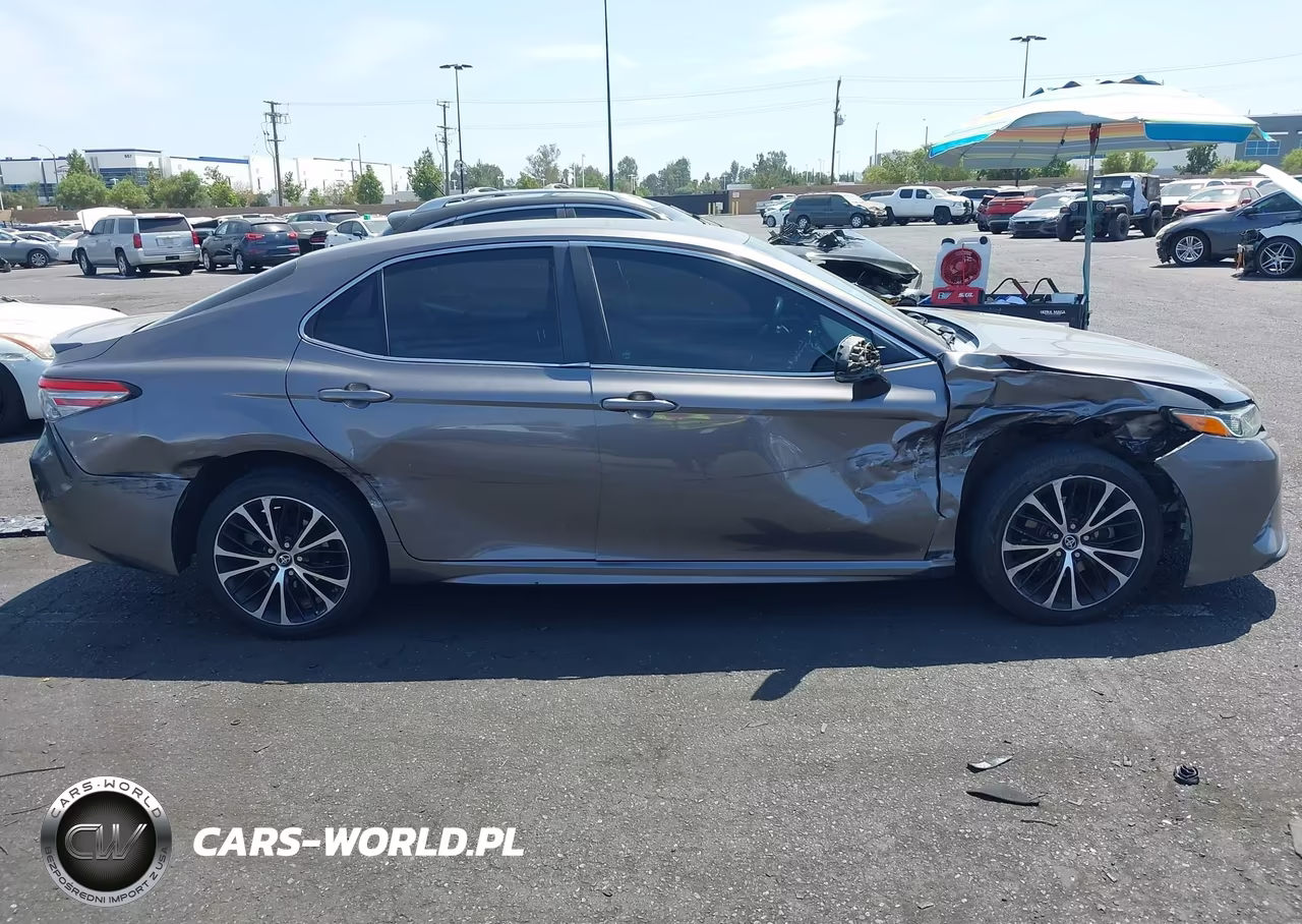 2018 Toyota Camry Se VIN:4T1B11HK4JU077204 - 13