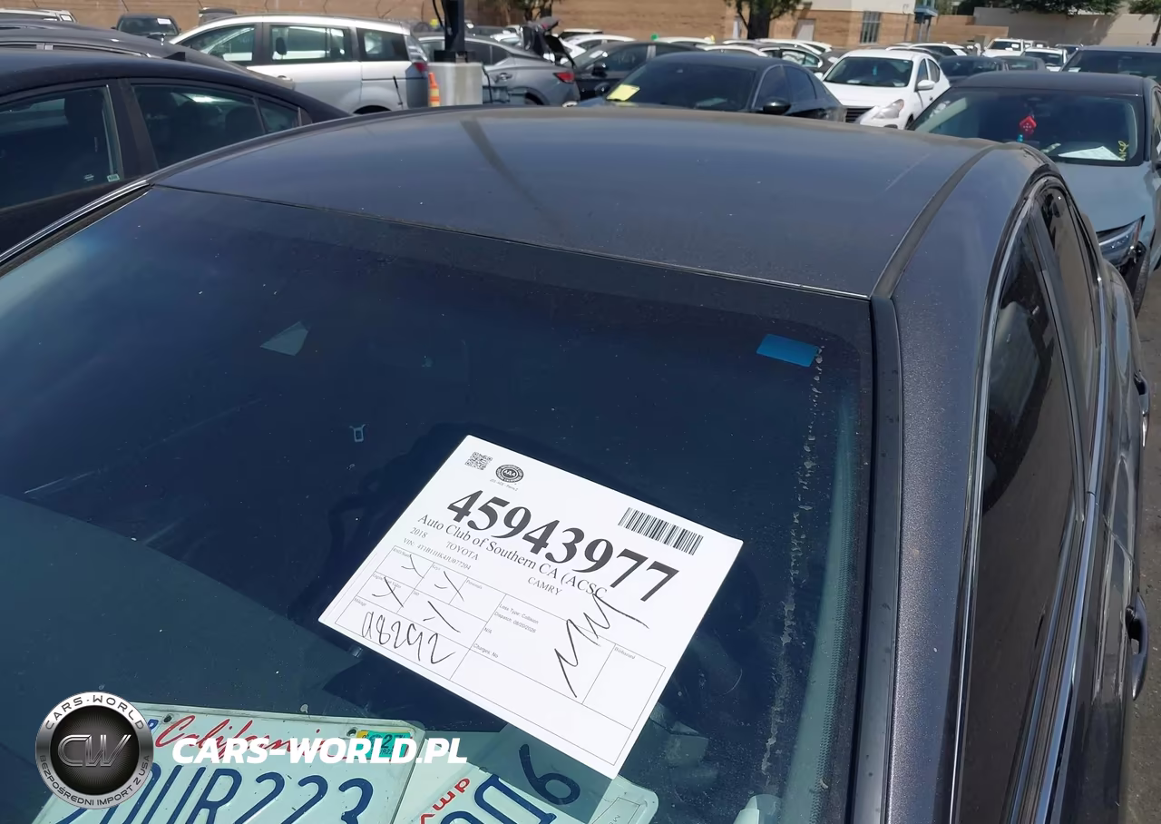 2018 Toyota Camry Se VIN:4T1B11HK4JU077204 - 17