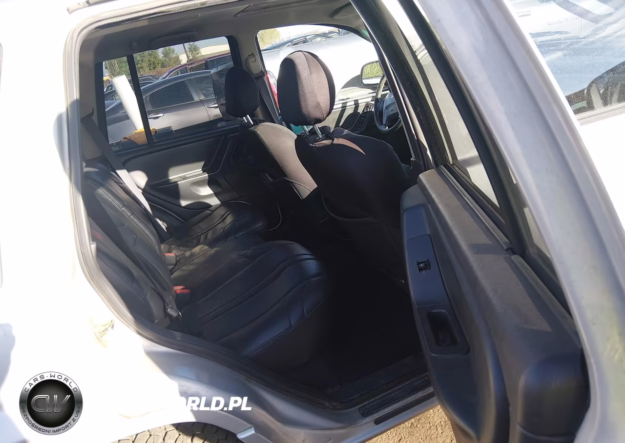 2004 Jeep Grand Cherokee Laredo VIN:1J4GW48N14C235073 - 8
