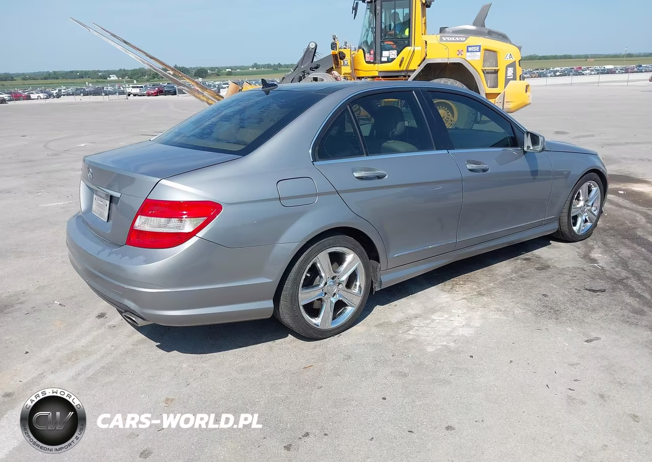 2010 Mercedes-Benz C 300 Luxury-Sport VIN:WDDGF5EB8AF380794 - 4