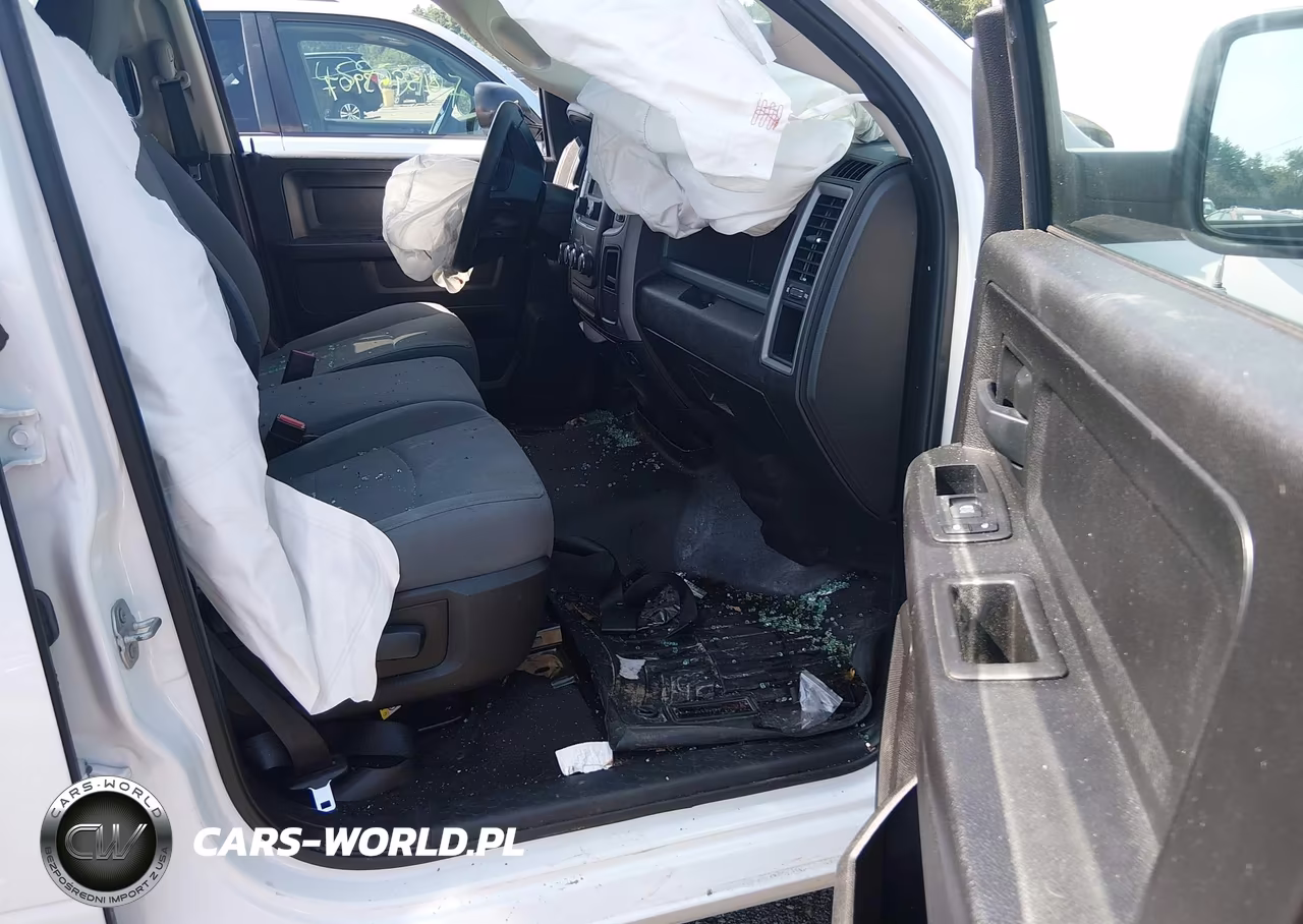 2019 Ram 1500 Classic Express 4X4 6'4 Box VIN:1C6RR7FG0KS631713 - 5