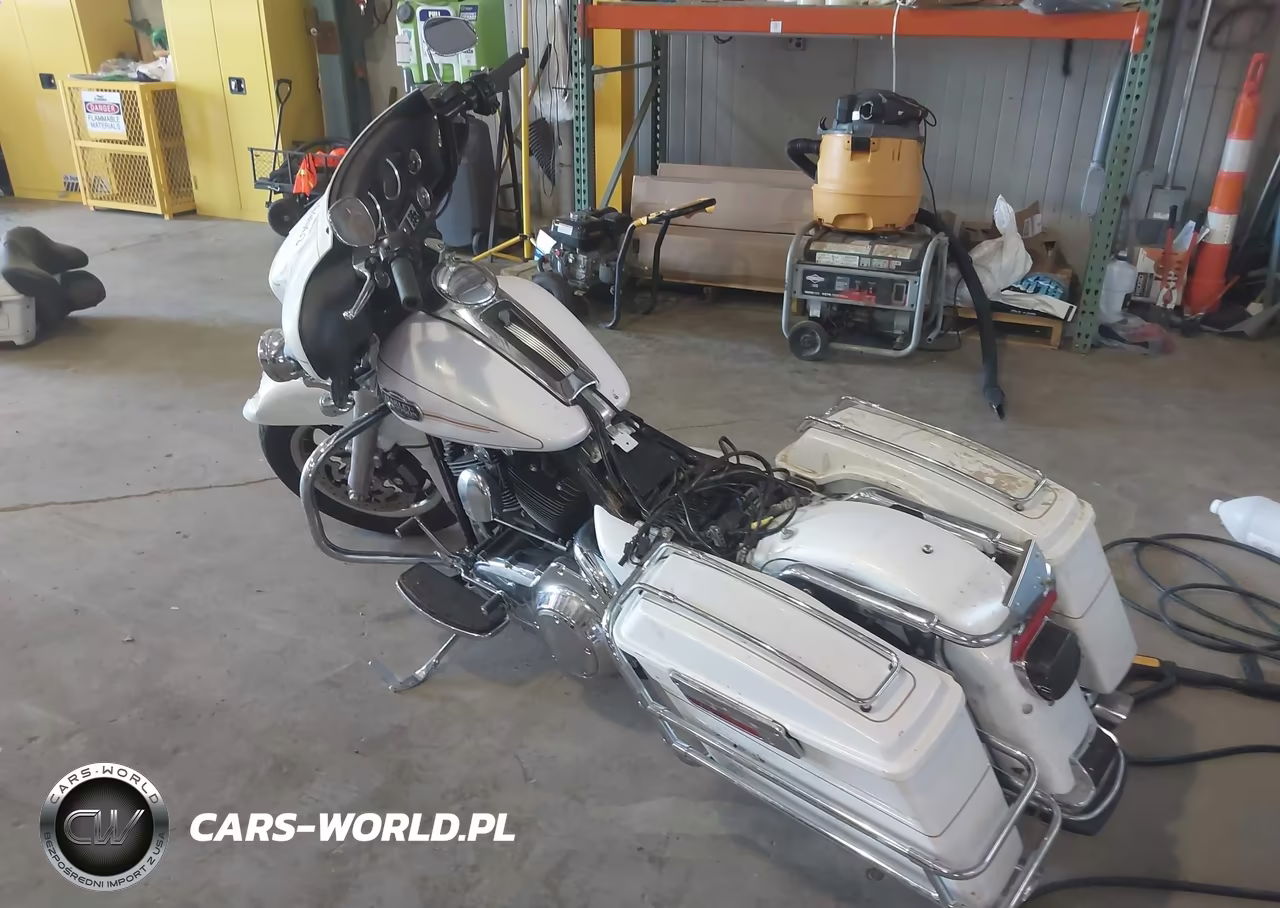 2008 Harley-Davidson Flhtcui VIN:1HD1FC4128Y652282 - 3