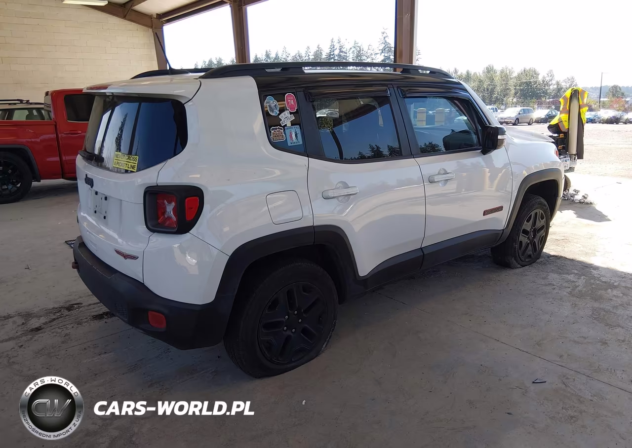 2018 Jeep Renegade Trailhawk 4X4 VIN:ZACCJBCB5JPG75454 - 4