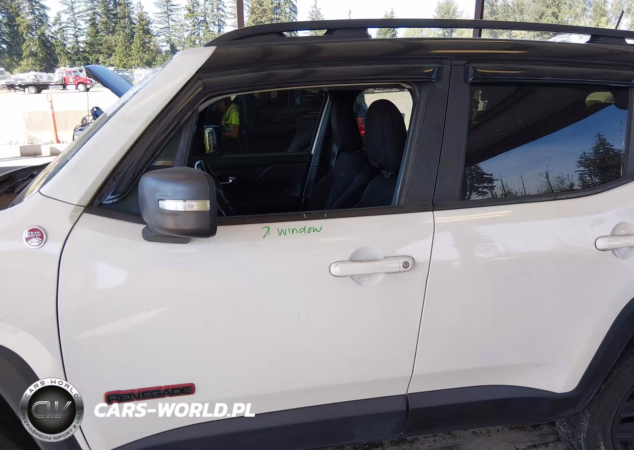 2018 Jeep Renegade Trailhawk 4X4 VIN:ZACCJBCB5JPG75454 - 6