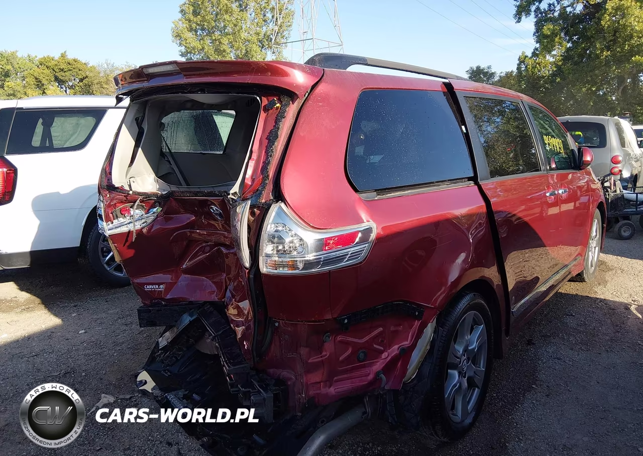 2018 Toyota Sienna Se 8 Passenger VIN:5TDXZ3DC3JS912629 - 18