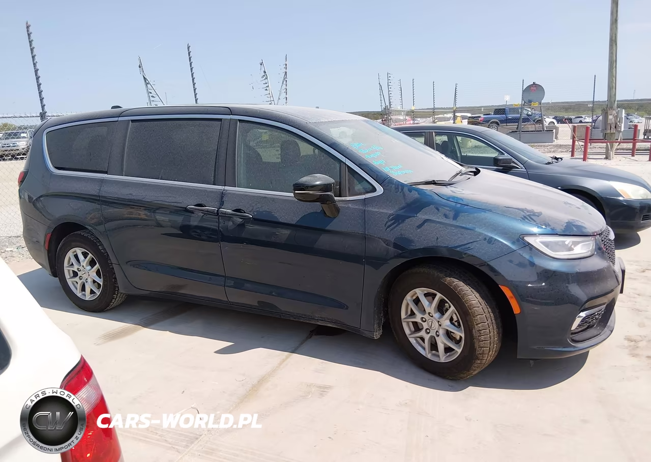 2025 Chrysler Pacifica Select VIN:2C4RC1BG0SR512946 - 13