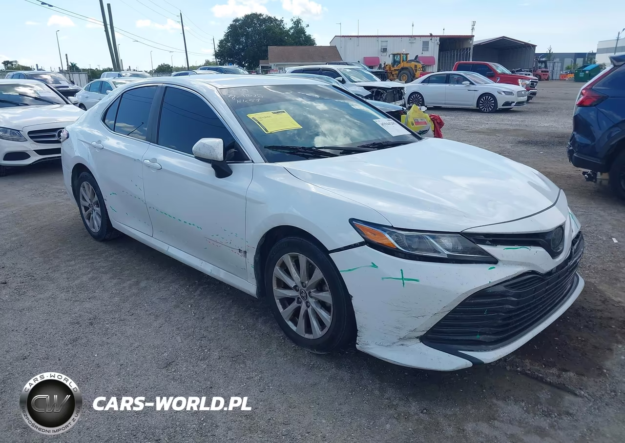 2020 Toyota Camry Le – zdjęcie 1 z 21