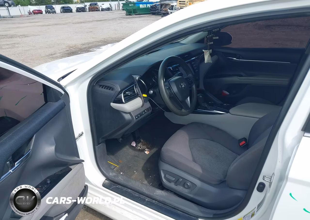 2020 Toyota Camry Le VIN:4T1C11AK8LU993613 - 10