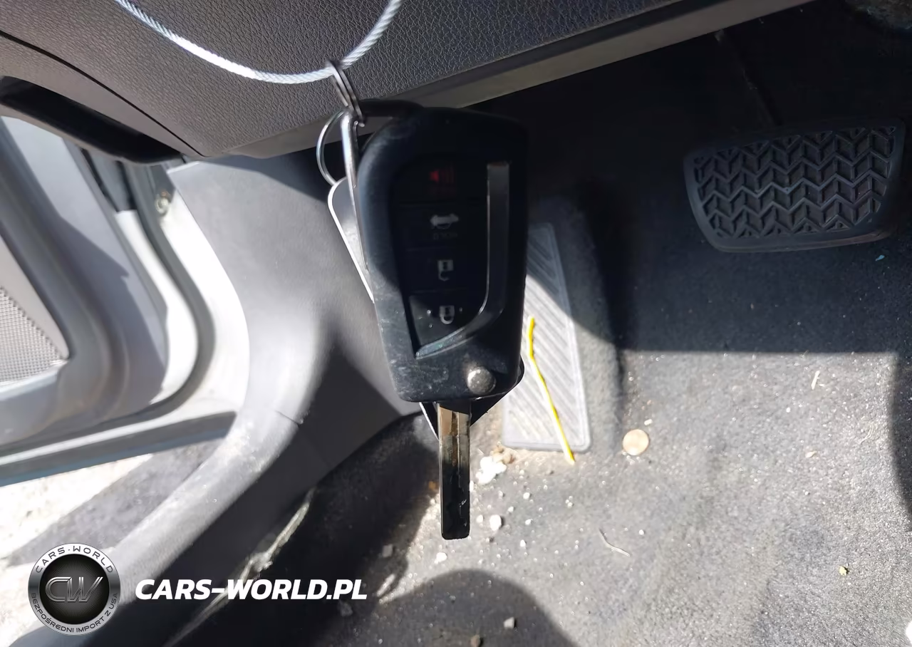2020 Toyota Camry Le VIN:4T1C11AK8LU993613 - 11